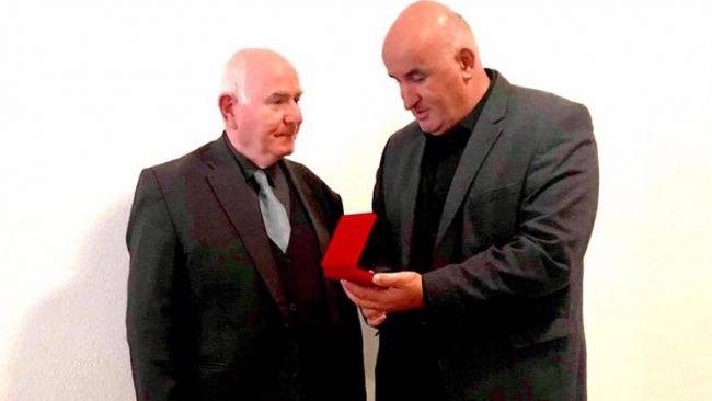 Kryetari Haliti nderon me mirënjohje veprimtarin e dalluar në Francë, Shaqir Shabani