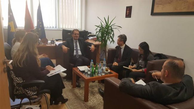 Zëvendësministri Zeka priti në takim përfaqësuesit e UNSCAR dhe UNDP-së