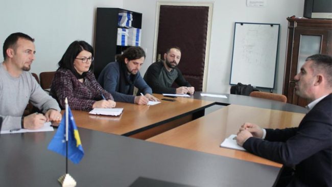 Përfaqësues të AVONET-it njoftojnë udhëheqësit komunal me projektin “One for all”
