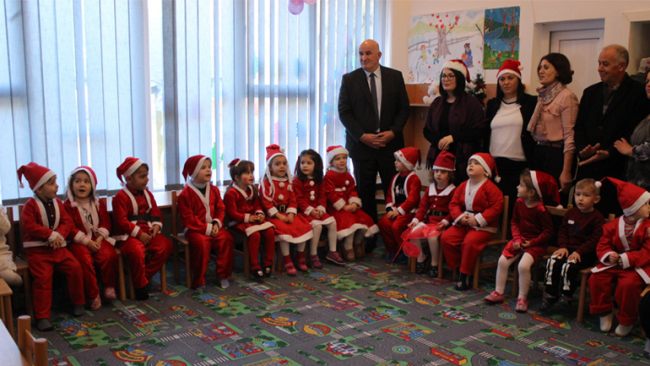 Haliti vizitoi fëmijët e Çerdhes “Gëzimi Ynë” me rastin e festës së Vitit të Ri
