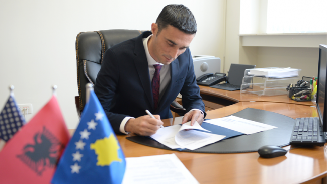 Ministri Shala nxjerr urdhëresë për transparencë me çmimet e derivateve