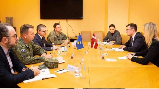 Delegacioni i MFSK-së pritet nga Jaris Garinson, Sekretar i Shtetit në Ministrinë e Mbrojtjes së Letonisë