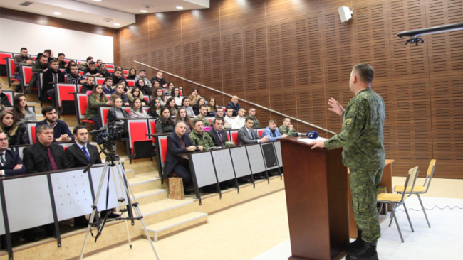 Komandanti i FSK-së ligjëroi para studentëve të Universitetit “Isa Boletini”