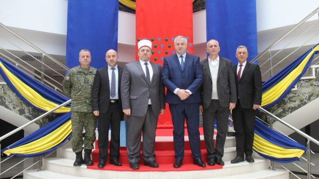 Ministri Rrustem Berisha priti myftiun Naim Tërnava