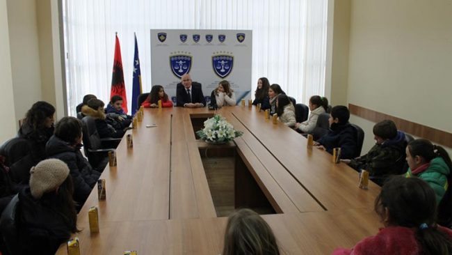 Nxënësit e Shkollës Fillore “Nazim Hikmet” vizitojnë Gjykatën Themelore në Gjilan