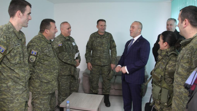 Kryeministri i Kosovës Ramush Haradinaj vizitoi Ministrinë e Mbrojtjes dhe FSK-në