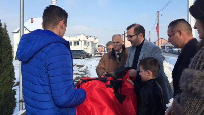 Gjilani përuron bustin e Islam Islamit në Livoç të Ulët