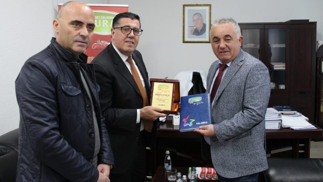 “Calabria” ndan mirënjohje për Lutfi Hazirin për mbështetje të sektorit privat