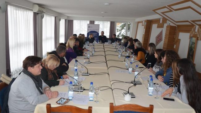 Diskutojnë në lidhje me ngritjen e gruas në shoqëri