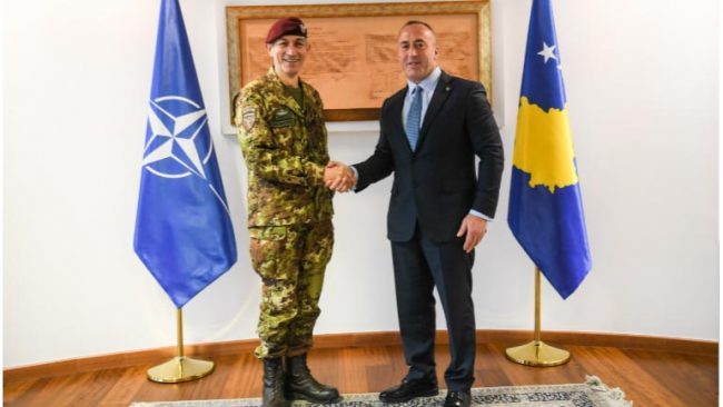 Kryeministri Haradinaj pret në takim gjeneralin e KFOR-it, Lorenzo D’Addario