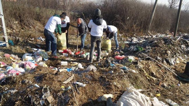 Largohen deponitë ilegale të mbeturinave mes fshatit Drobesh e Smirë