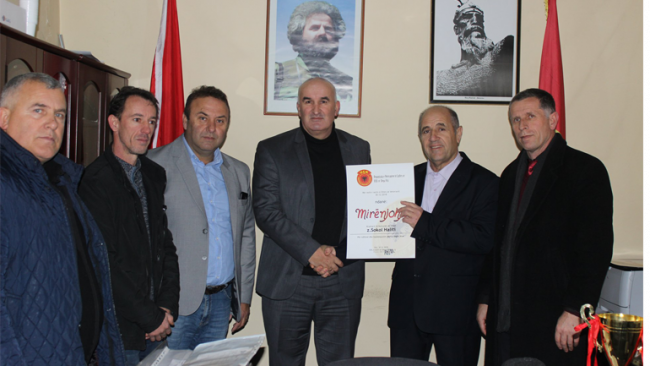 Kryetari Haliti nderohet me mirënjohje nga OVL-UÇK e Vitisë