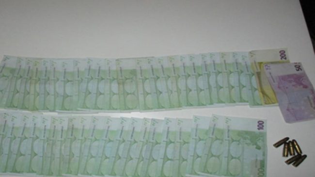 Arrestohen të dyshuarit për përfshirje në veprat penale ‘fajde’, ‘detyrim’, ‘kanosje’ dhe ‘krim të organizuar’