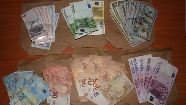 Policia e Kosovës arreston dy shtetas të huaj nën dyshimin për falsifikim të parave