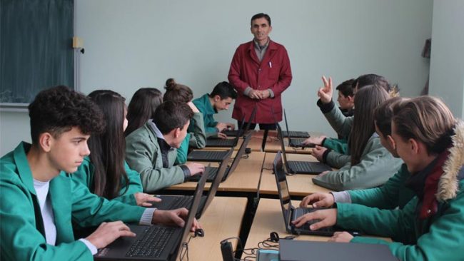 Vitia komuna e parë në nivel vendi që bënë digjitalizimin e shkollave