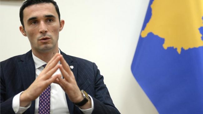 Ministri Shala merr vendim për ndalimin e shitjes së mjeteve piroteknike për të miturit
