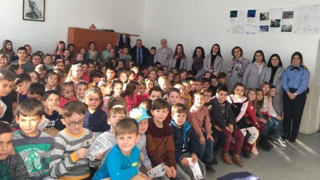 Policia vazhdon ligjëratat nëpër shkolla, u flet filloristëve për rrezikun nga mjetet piroteknike