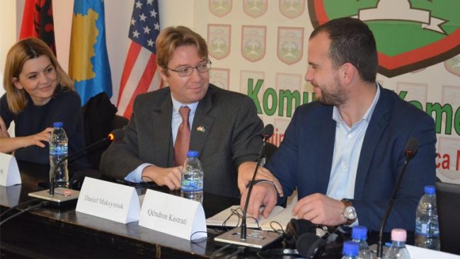 Ambasadori kanadez viziton Kamenicën