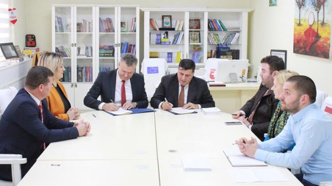 Gjilani nënshkruan marrëveshje bashkëpunimi për avancimin e të rinjve në sport,  kreativitet kulturor dhe mendim kritik