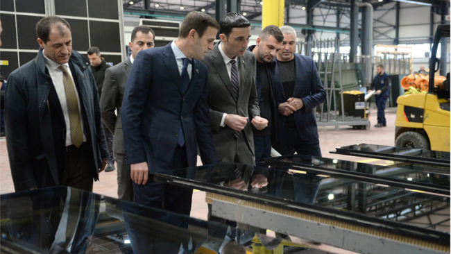 Ministri Endrit Shala vizitoi kompaninë “M-Technologie”