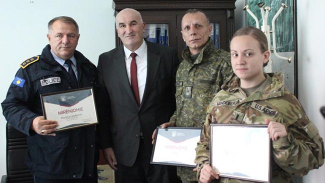 Kryetari i Vitisë nderoi me mirënjohje FSK-në, Policinë dhe KFOR-in