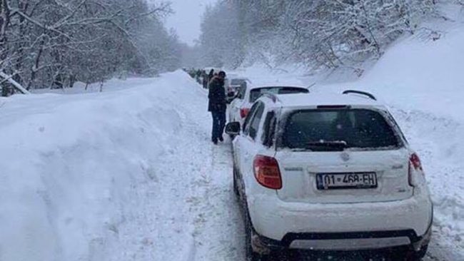 MIT: Rruga në Brezovicë deri tek qendra e skijimit, e pastruar nga bora