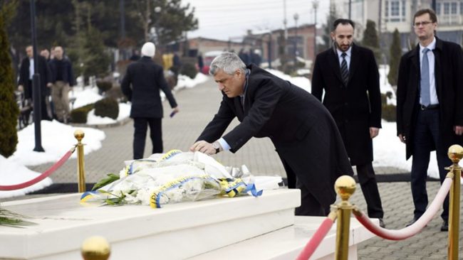 Presidenti Thaçi bën homazhe te varri i ish-presidentit Rugova
