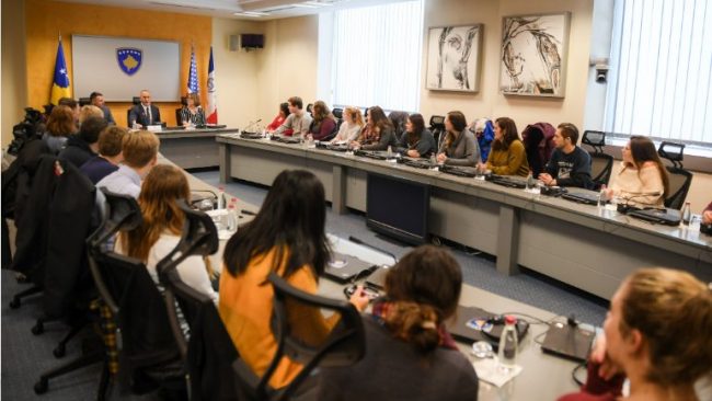 Haradinaj para studentëve të Iowa-s: Regjimi i vizave diskriminim për qytetarët tanë