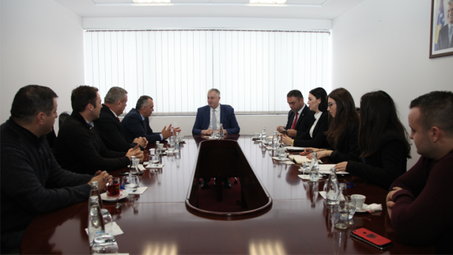 Ministri Rrustem Berisha priti një delegacion të Odës së Afaristëve të Kosovës