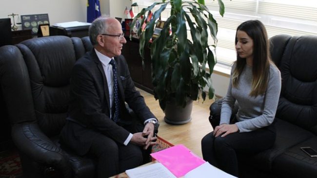 Kryetari i Gjykatës pret në takim deputeten e Kuvendit të të Rinjve të Kosovës