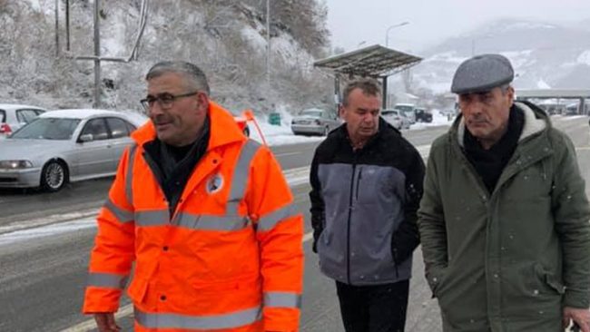 Kadriu: Për shkak të reshjeve të pandërprera të borës qarkullimi nuk është edhe pa vështirësi