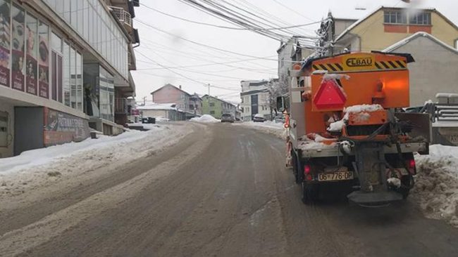 Korça: Pas reshjeve të mëdha të borës, të gjitha rrugët janë të hapura e të kalueshme