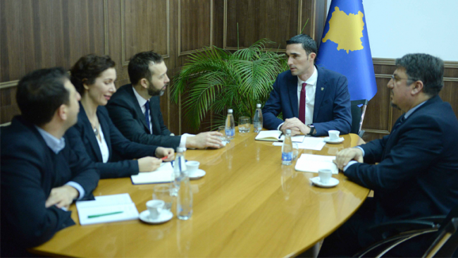 Ministri Shala priti në takim përfaqësuesit e BERZH-it në Kosovë