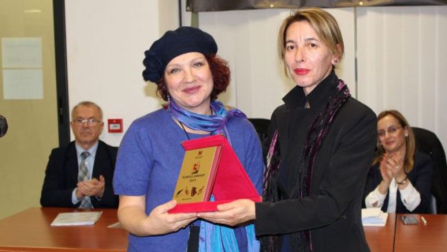 Rozafa Shpuza, fituese e Çmimit “Pena e Flakës”