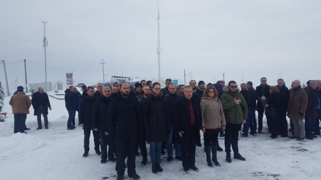 Vetëvendosje nderon me homazhe dëshmorët e kombit