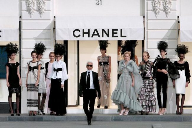 Ndërron jetë projektuesi i shtëpisë së modës ‘Chanel”