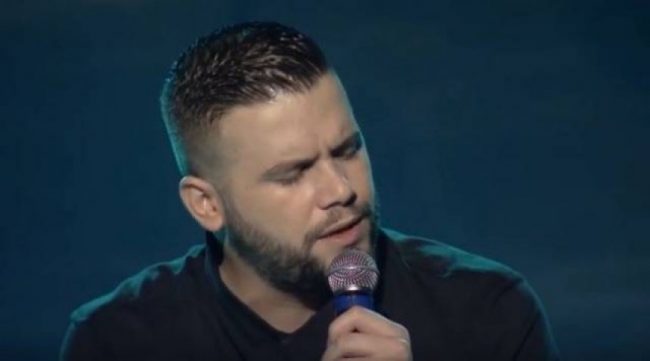 Fansja bën tatuazh tingujt e zërit të Flori Mumajesit