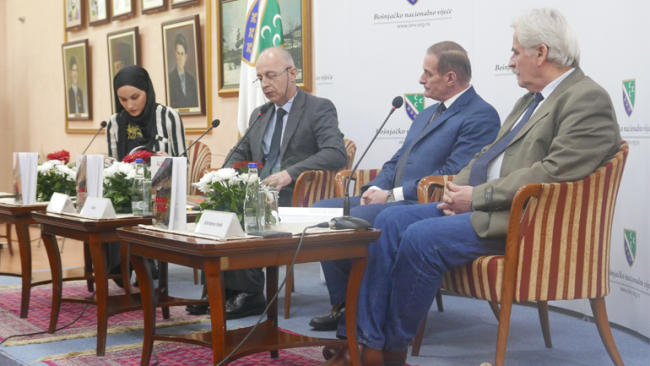 Libri i Ali Dacit “Shtigjet e përgjakura”, në boshnjakisht u promovua në Pazarin e Ri