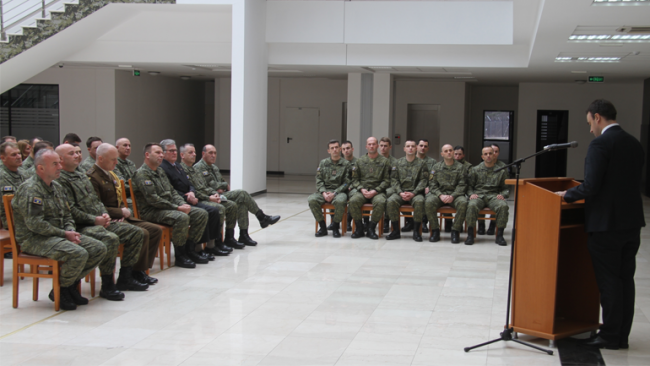 Medalje për oficerët e FSK-së të cilët kanë kryer Akademinë Ushtarake Sandhurst në Mbretëri të Bashkuar