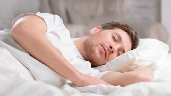 Gjumi lufton infeksionet në organizëm