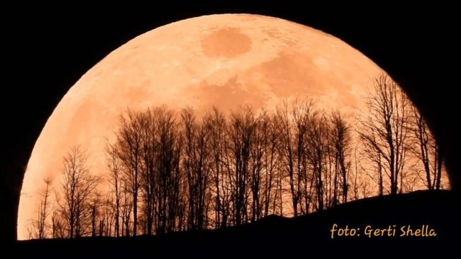 Shfaqet superhëna e vitit 2019, mrekulli në Malin e Dajtit