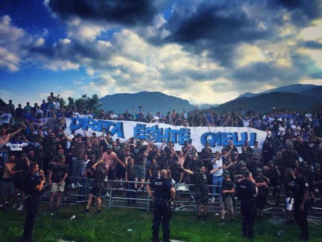 “Intelektualët” udhëtojnë për Podujevë në përkrahje të Dritës
