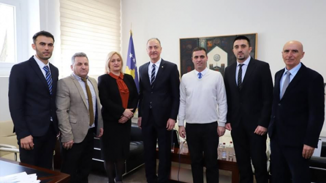 Zëvendësministrja Bunjaku priti në takim zv. presidentin e Federatës Evropiane të Volejbollit