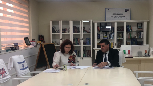 Gjilani nënshkruan memorandum mirëkuptimi për trajnimin e mësimdhënësve në “Këshillim për studime në SHBA dhe bursa”​
