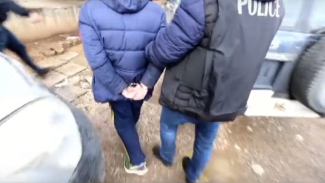 Policia shoqëron nëntë persona nën dyshimin për përfshirje në veprimtari të ndryshme penale