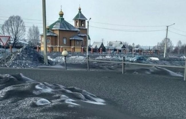 Bora toksike e zezë mbulon Siberinë