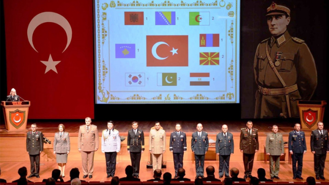 Kolonel Isufi diplomon në Institutin Shumëkombësh të Udhëheqjes Strategjike në Stamboll