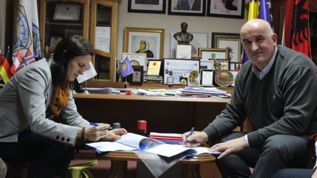 Vitia dhe Caritasi zviceran nënshkruajnë marrëveshje bashkëfinancimi për promovimin e prodhimtarisë bujqësore