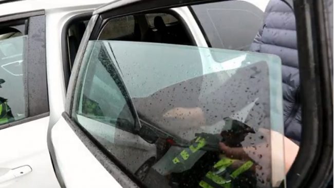 Nën llupën e policisë, automjetet me xhama të errësuar