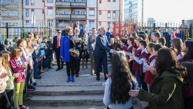 Haradinaj: Dita e Mësuesit, 7 Marsi, bëri kthesën në realitetin tonë